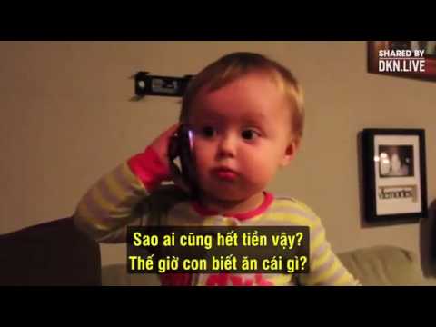 Con trai nói chuyện với bố siêu dễ thương khiến mẹ không nhịn được cười