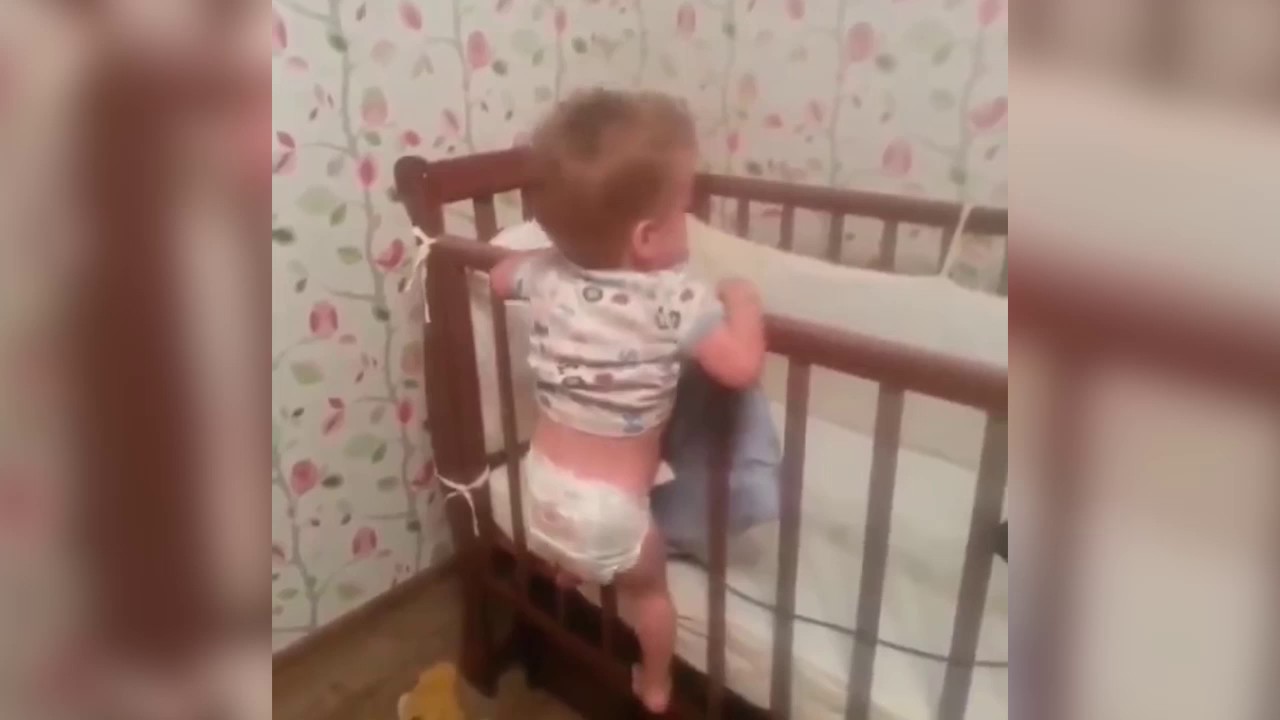 Màn “vượt ngục” ngoạn mục bé trai đóng bỉm gây bão mạng