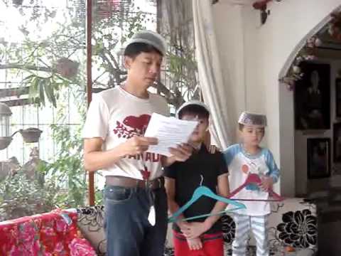 Bài "diễn văn" hài hước của 3 bố con mừng sinh nhật mẹ