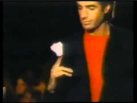 Ảo thuật gia david copperfield ảo thuật làm bông hồng bay cùng hot girl