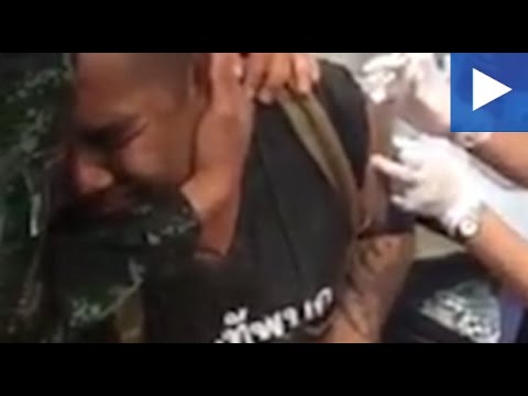  Đắng lòng thanh niên xăm trổ mếu máo vì sợ tiêm