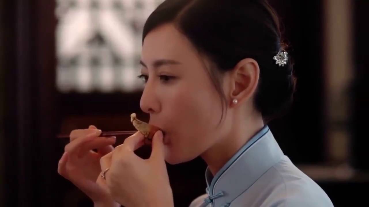 Nghệ thuật ăn cua: ăn xong xếp lại y như ban đầu