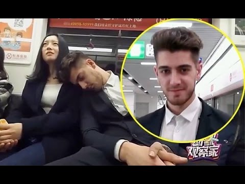 Giả vờ ngủ gật tựa vai thử lòng chị em, “soái ca” khiến chị em nín thở