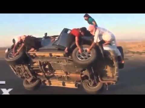 Màn thay lốp xe "có một không hai" ở Ả rập Xê út