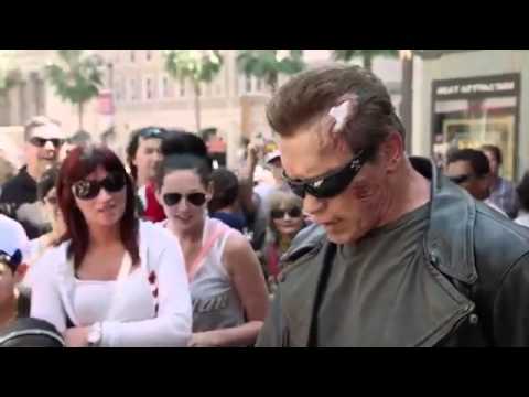 Kẻ hủy diệt  xịn  giả vờ làm tượng sáp dọa fan chết khiếp