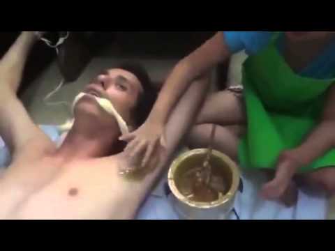 Nhổ lông nách bằng kẹo mạch nha - Cười bể bụng 