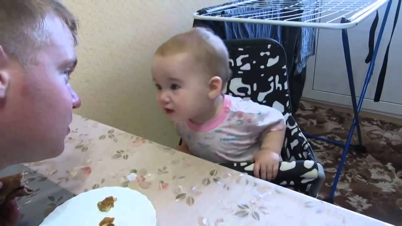 Công chúa nhỏ tranh cãi với cha siêu dễ thương
