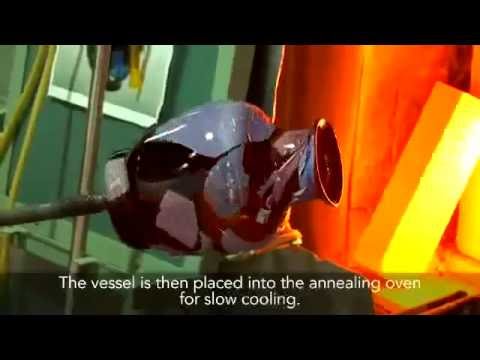 Xem nghệ nhân thổi hồn cho thủy tinh