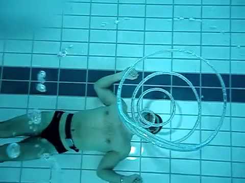 Nghệ thuật thổi bong bóng dưới nước
