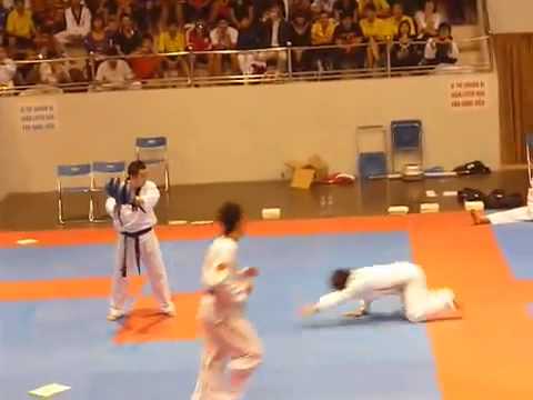 Taekwondo show (Anh đai trắng quá bá đạo)