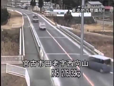 Kinh hoàng với clip đang thời tiết bình thường bỗng sóng thần ập đến