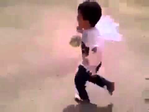 Cậu bé hoảng sợ khi bị đàn gà đuổi Hài vô đối bá đạo chém gió