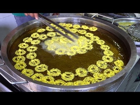 Hoa Mắt Với Kỹ Năng Nấu Ăn Của Những Đầu Bếp Đường Phố