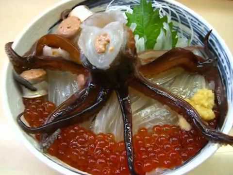 Ăn mực sống nhảy nhót trong tô mì
