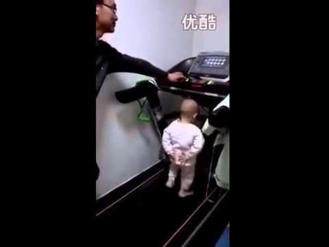 Bé tập thể dục cực dễ thương [Hot]