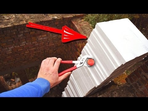 Bỏ hòn thép nung 700°C lên 20 tấm xốp xếp chồng, chuyện gì sẽ xảy ra?