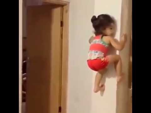 bố dạy con gái làm superman