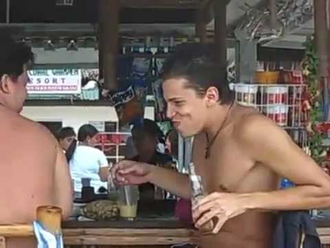 Người Nước Ngoài Ăn Trứng Vịt Lộn !