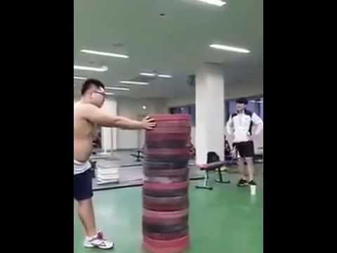 Chàng trai nhảy cao nhất thế giới