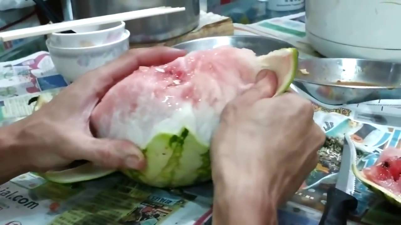 Kinh hoàng dưa hấu làm bằng nhựa giả của Trung Quốc 