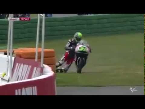 Màn thoát chết quá điệu nghệ của tay đua moto Niklas Ajo tại giải Dutch Grand Prix