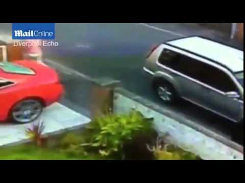 Clip hài vô đối ăn trộm... nguyên sân cỏ nhà hàng xóm