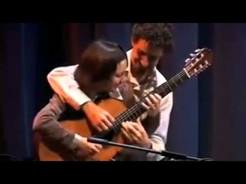 Kết hợp 2 người chơi cùng 1 chiếc guitar flv