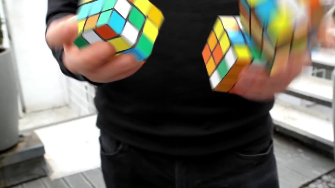 Ảo thuật tung hứng Rubik chỉ trong 30s khiến bạn tròn xoe mắt