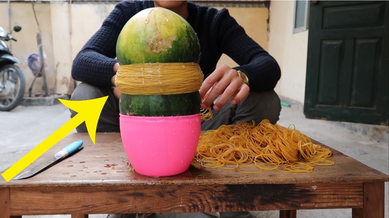Nổ tung quả dưa hấu với dây nịt 