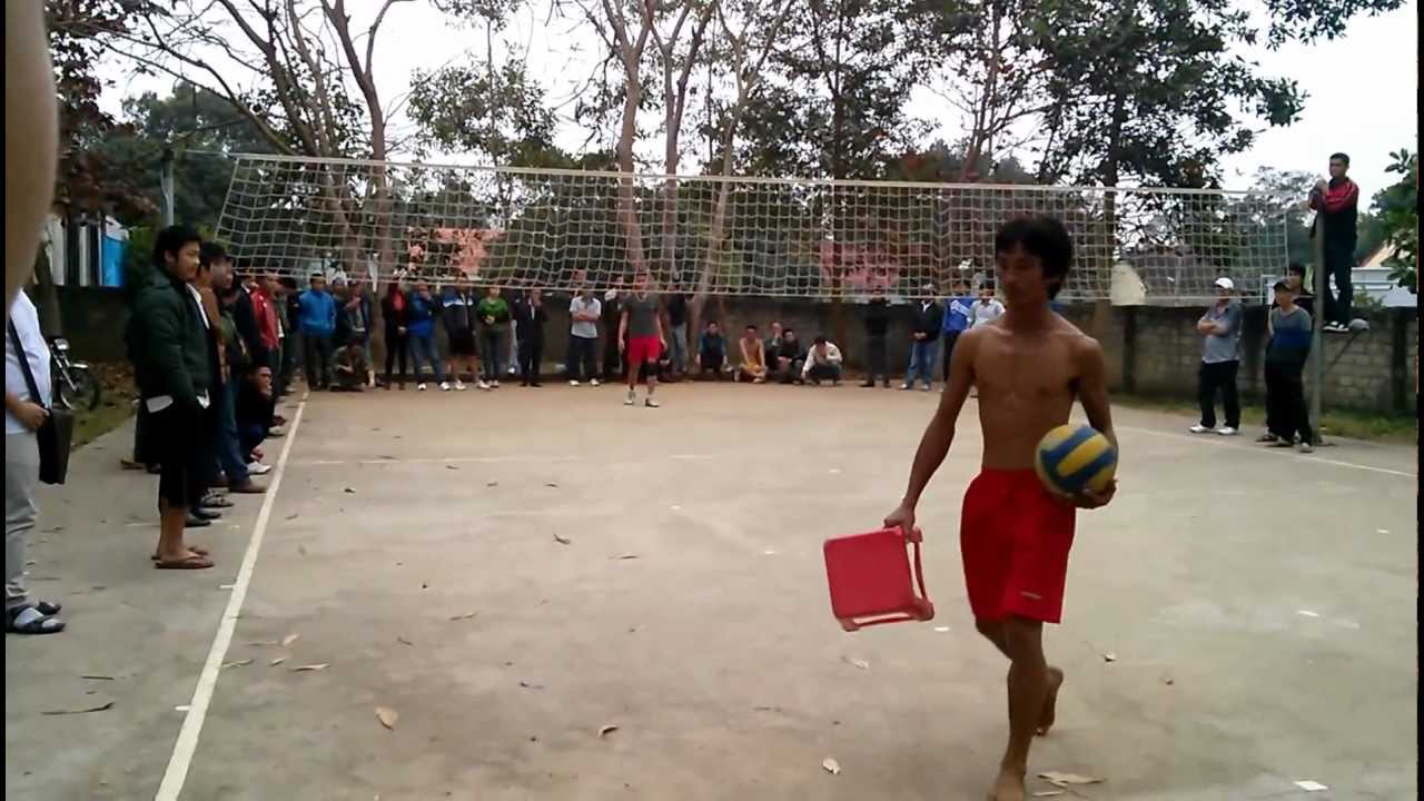 Đánh bóng chuyền bằng ghế 