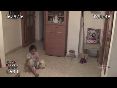 Búp bê tự chuyển động nghi ma ám gây tranh cãi
