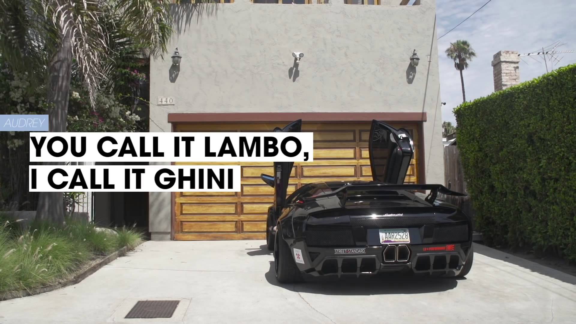 Hai cụ bà lái siêu xe Lamborghini Murcielago