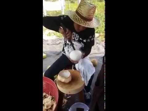 Cách gọt dừa lấy nguyên ruột siêu đỉnh