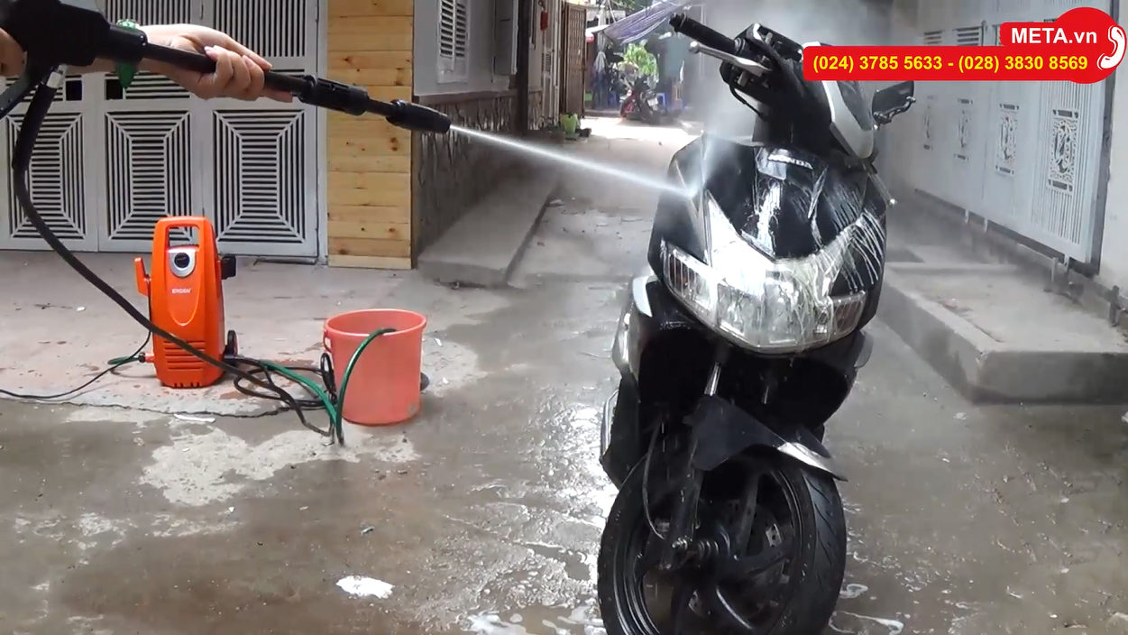 Trên tay máy rửa xe Ergen EN-6709 mô tơ từ, công suất 1650W, áp lực 135bar, giá 1.990.000đ