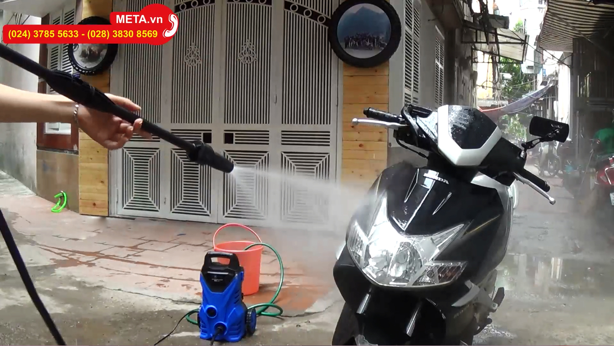 Máy phun xịt rửa cao áp Kachi MK72 tự hút nước từ xô chậu, công suất 1400W