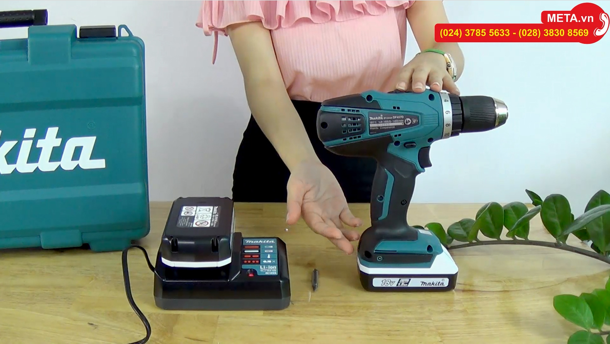 Đập hộp bộ máy khoan vặn vít dùng pin Makita DF457DWE 18V, kèm 2 pin và 1 sạc