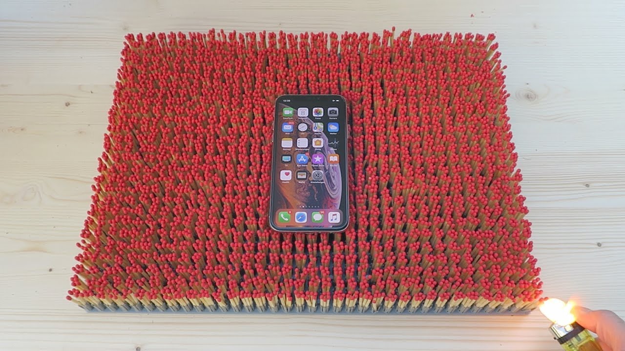 iPhone Xs vs 10 000 Matches