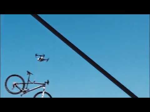 Ngẩn ngơ vì bị drone… cướp xe đạp