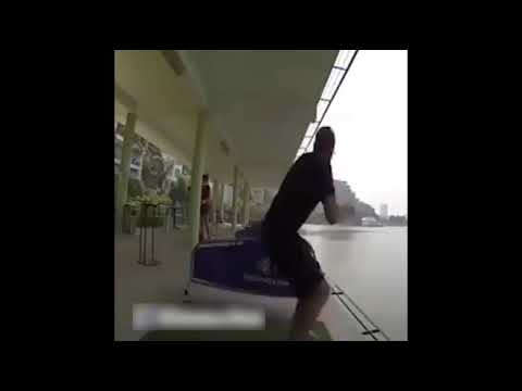 Những pha đánh golf 'khó quên' nhất quả đất