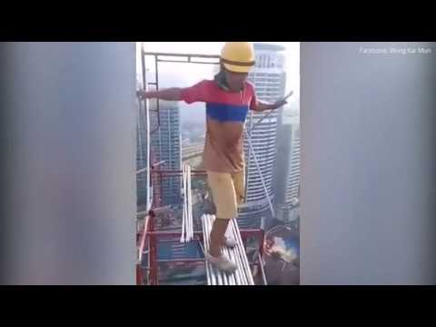 Thót tim anh công nhân làm việc trên trời