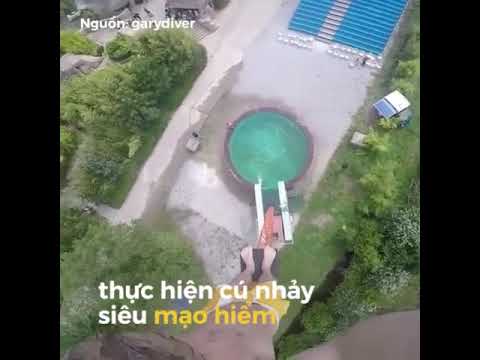 Lạnh người với cú nhảy cầu từ độ cao 'chọc trời'
