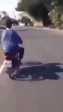 Khi xe máy bị lệch vành 