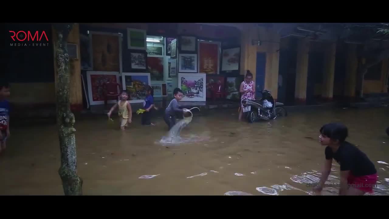 Hội An chìm trong biển lũ 