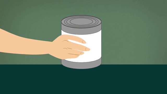 Đặt đồ hộp lên một mặt phẳng chắc chắn
