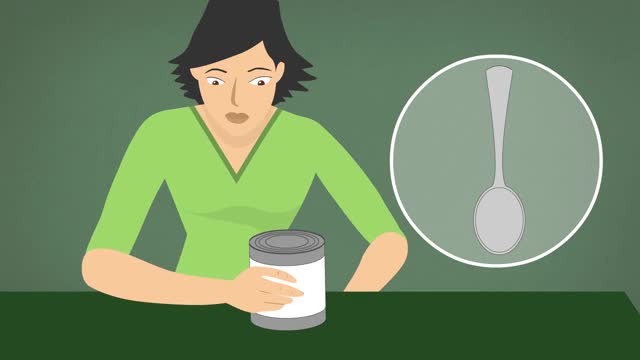 Đặt đồ hộp lên một mặt phẳng chắc chắn