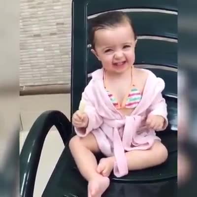 Có khi nào bị mất ngủ vì nụ cười này không nhỉ?