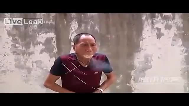Dị nhân phun lửa từ miệng không cần mồi