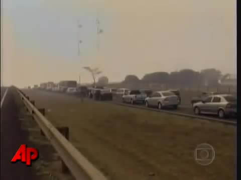 Quay được lốc xoáy lửa hiếm gặp ở Brazil