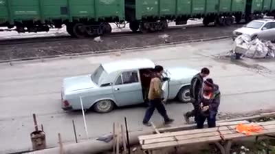 Bạn có tin chiếc xe ô tô nhỏ này có thể chứa được 17 người?