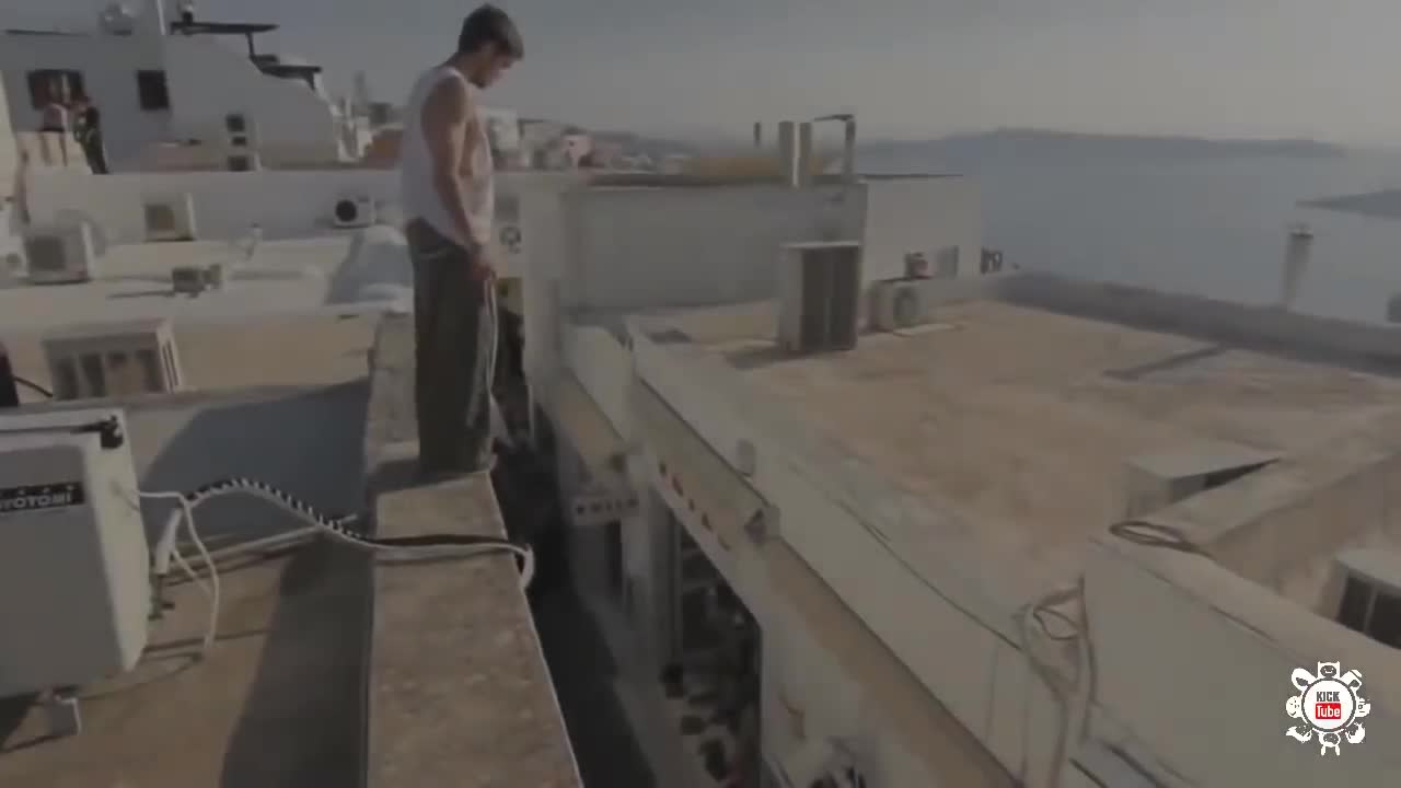 Parkour trên những tòa nhà cao tầng cực nguy hiểm (phần 1)